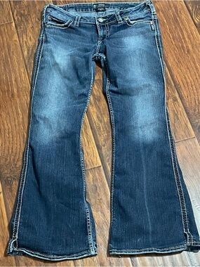 Silver Jeans Co. Francis 22 Bootcut with slits at the bottom. Size 32x31